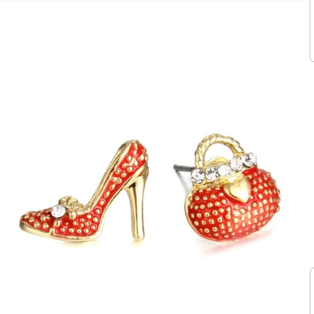 Cuter stud earrings